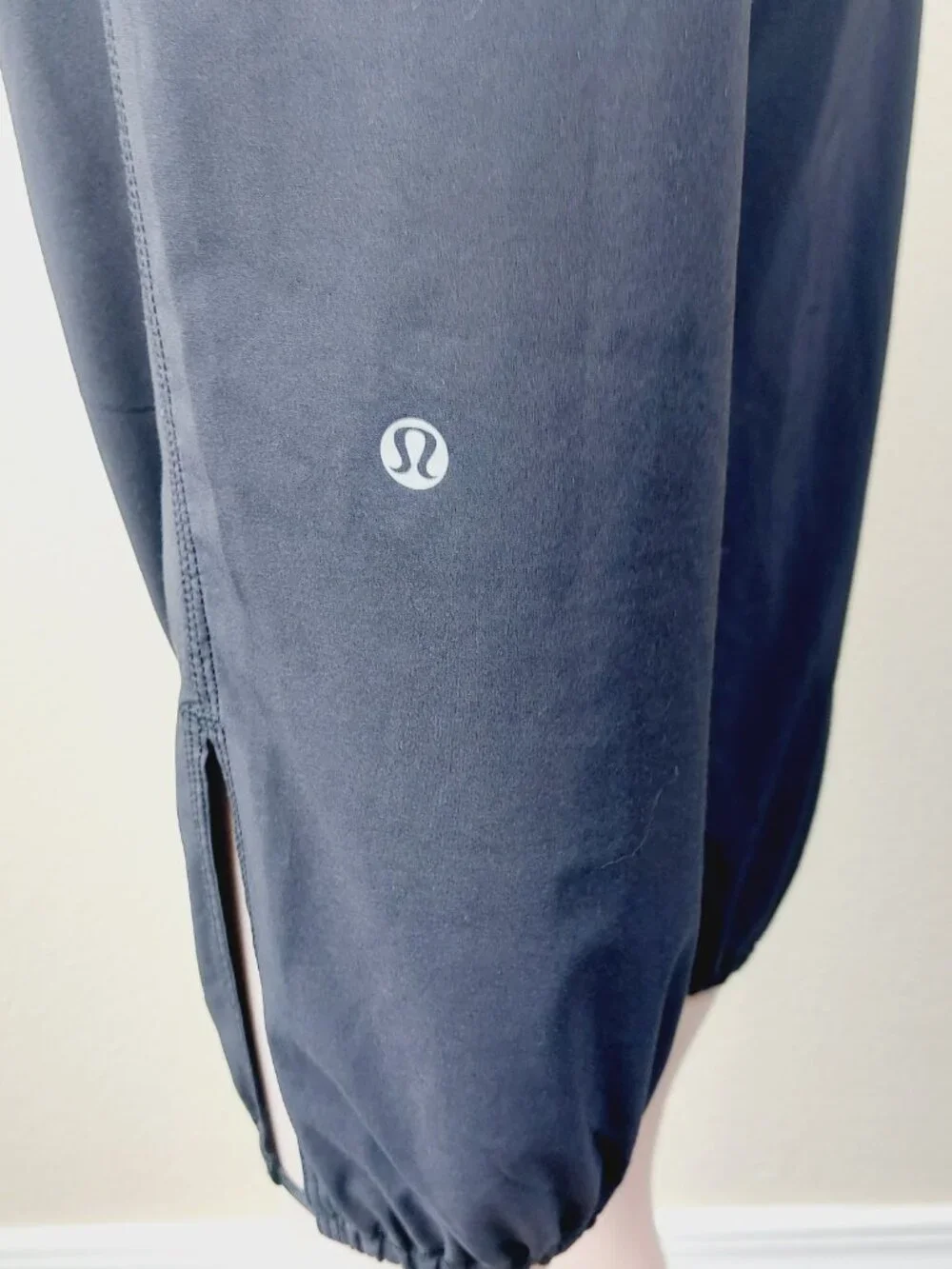 Lululemon Women's Black Super High-Waisted Tapered Casual Jogger Pants Size 6